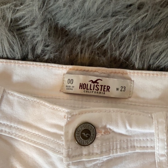 White denim Hollister shorts - Picture 3 of 5